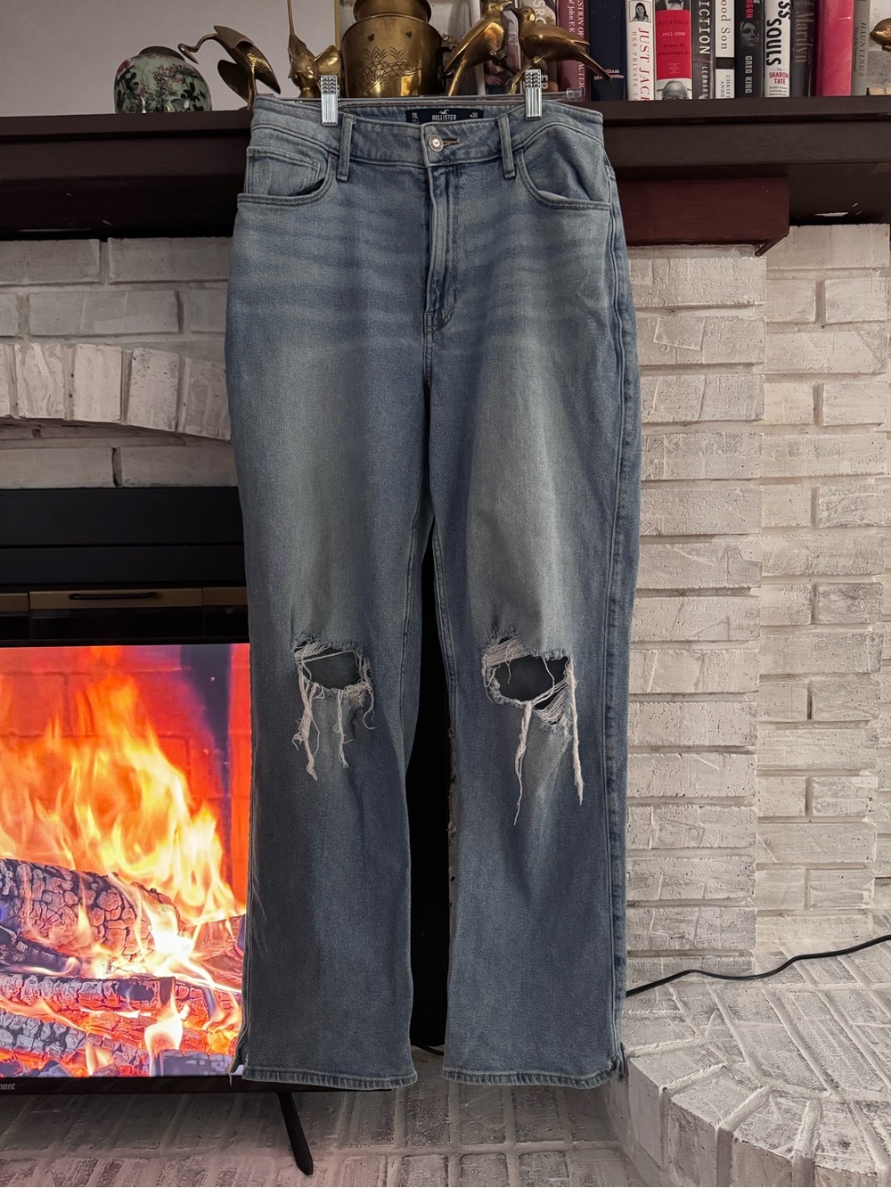 Hollister Women’s ultra high-rise Dad Jean 11 long tall.